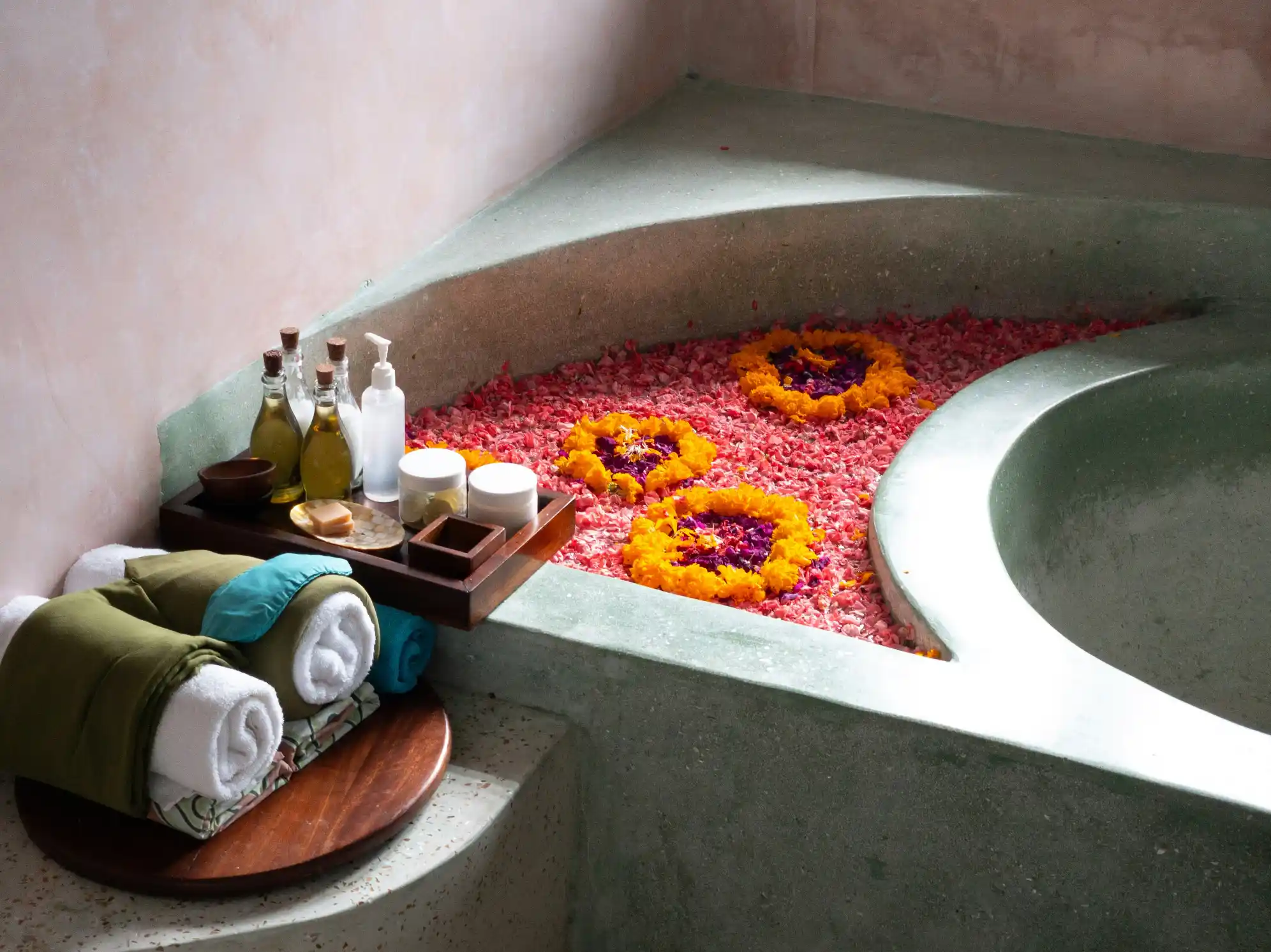 Hot Oil Massage Thai Spa